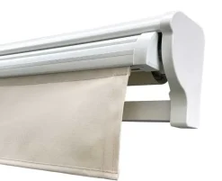 Pil markise – semikassette med motor – 4,8 x 3 meter – Hvid/Beige